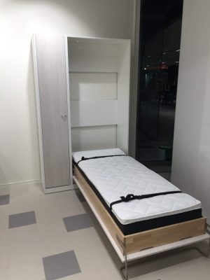 Mikko, pystymallinen kaappisänky